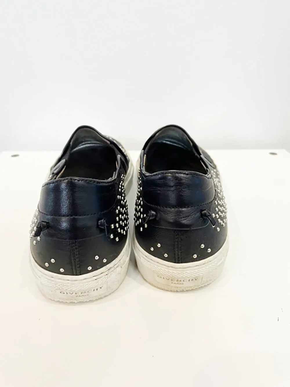 GIVENCHY