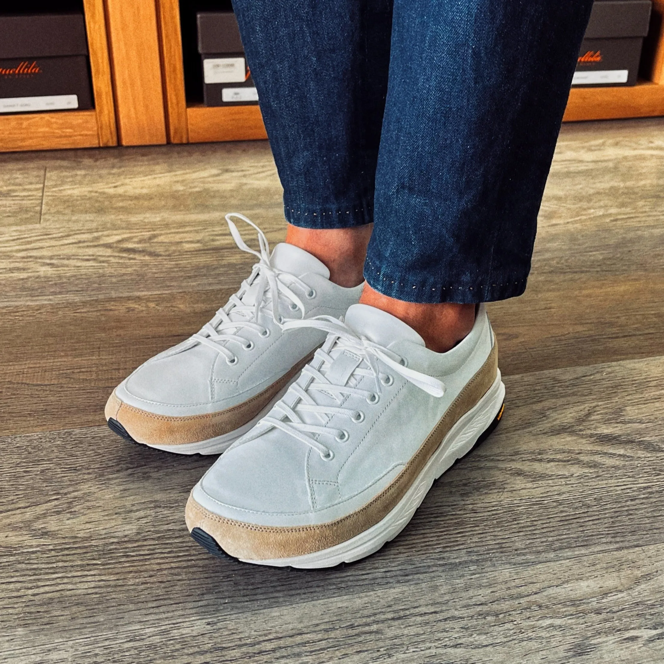 Sneakers bianca riporto camoscio