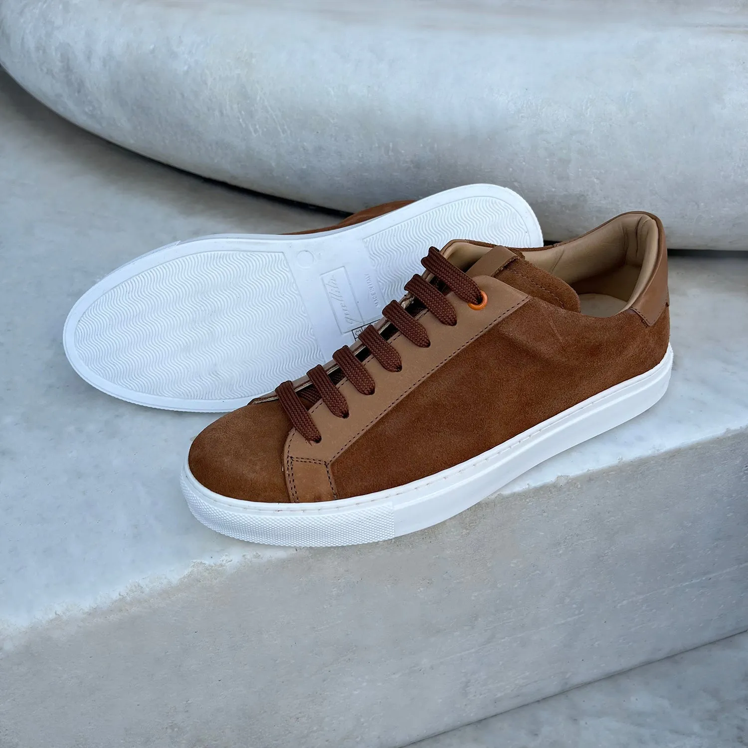 Sneakers in camoscio color tabacco