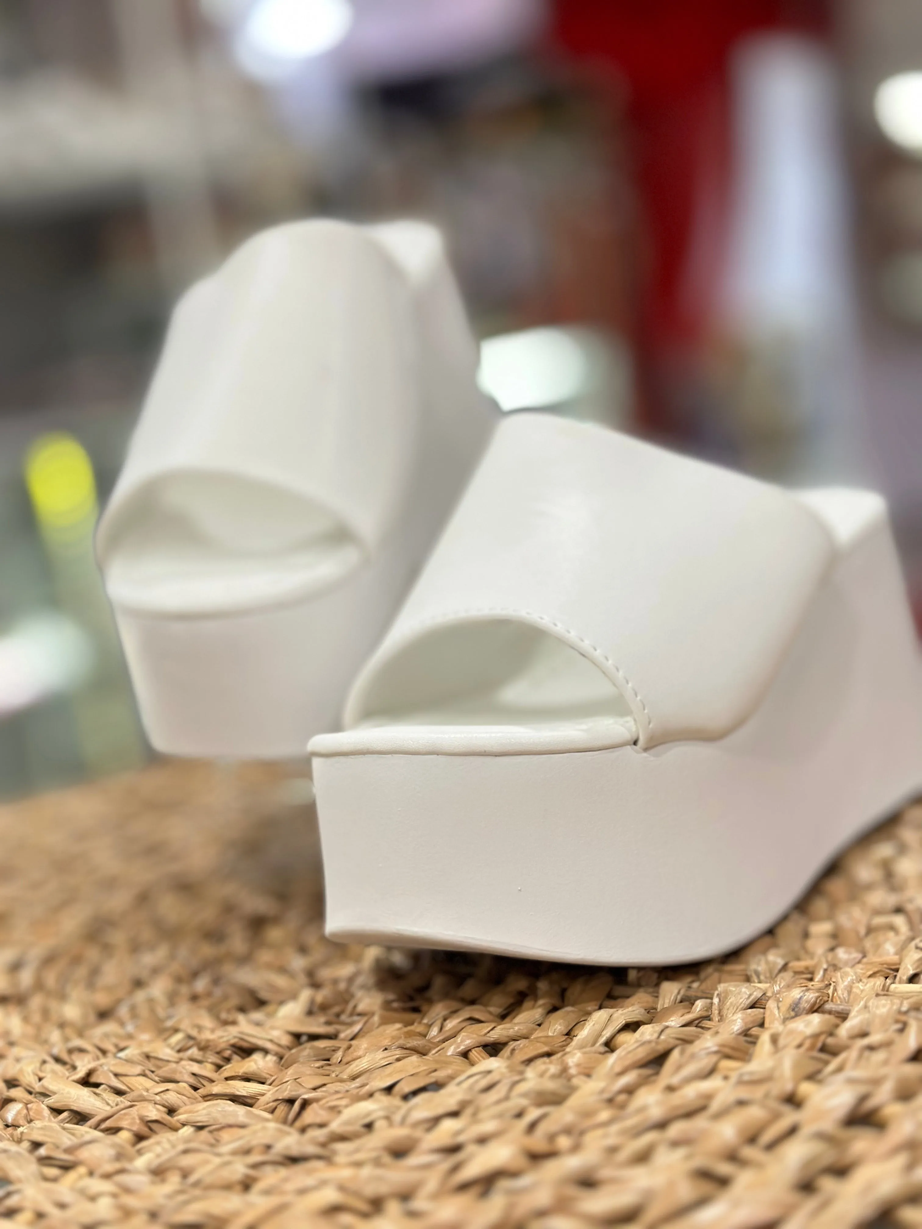 White Chic Wedge