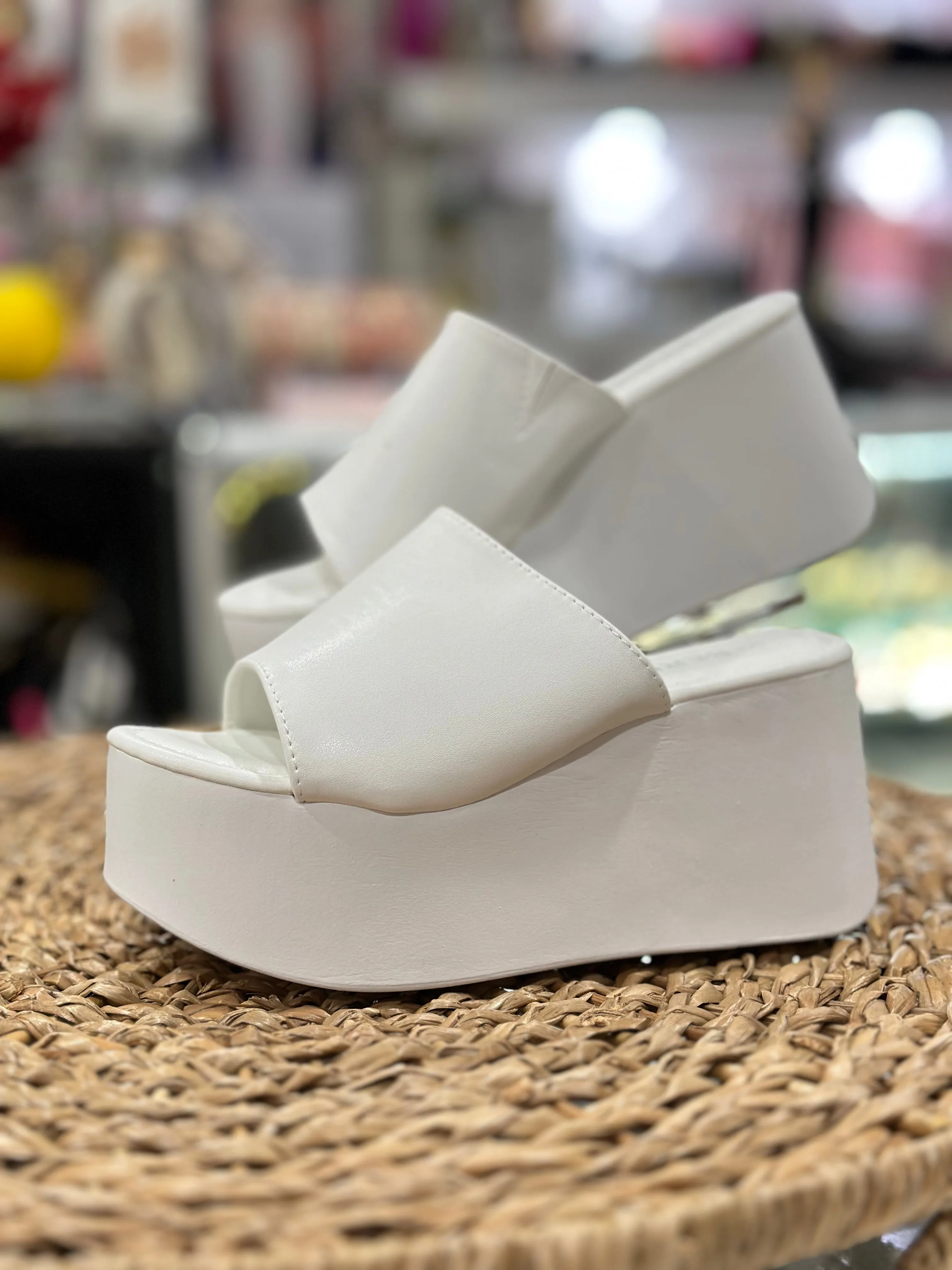 White Chic Wedge