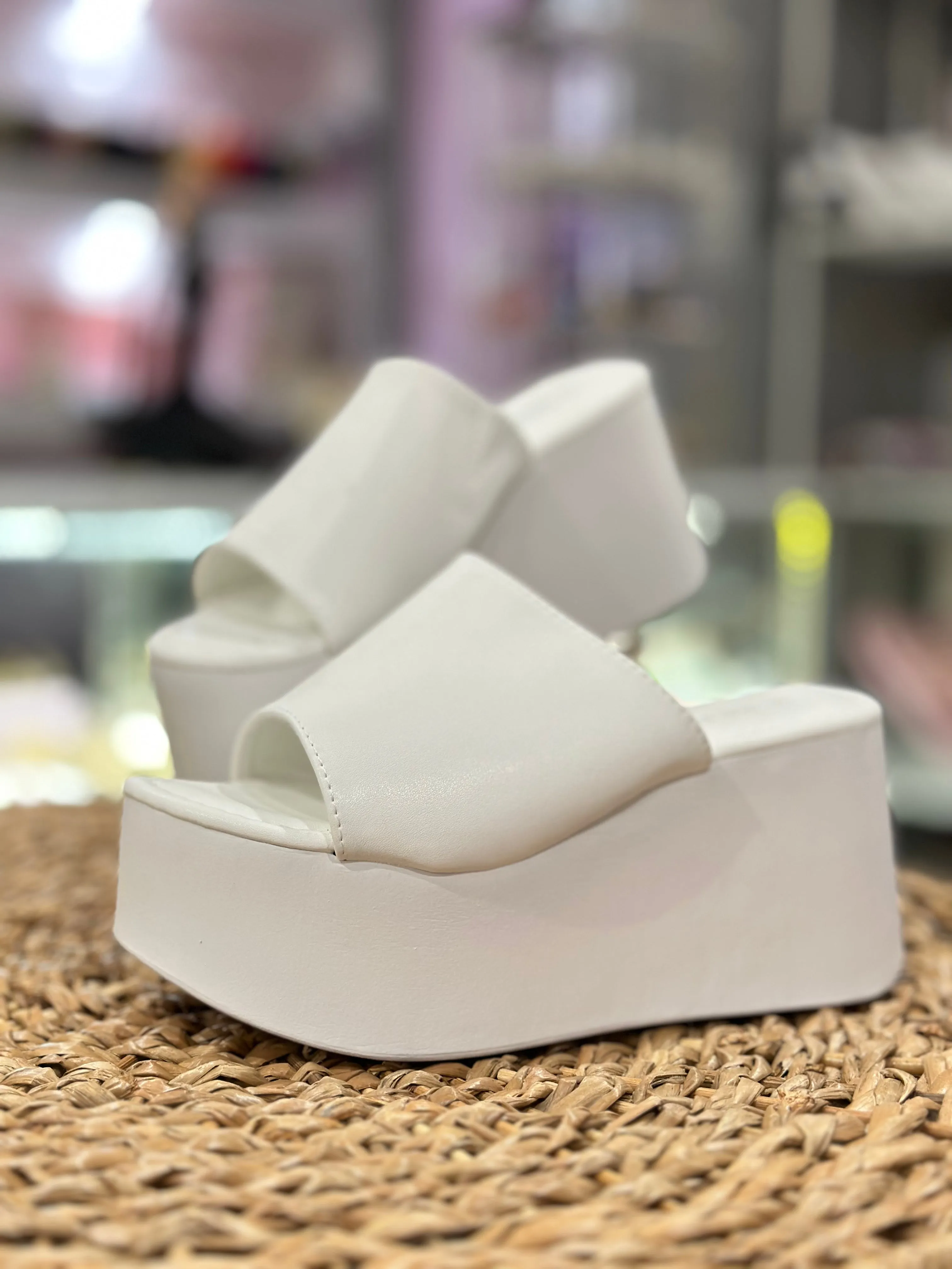 White Chic Wedge